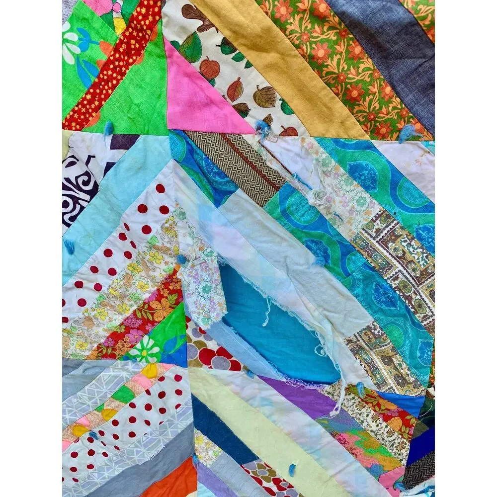 STRIKING 1940's- 1950's ZIGZAG MULTICOLOR ANTIQUE PATCHWORK QUILT
